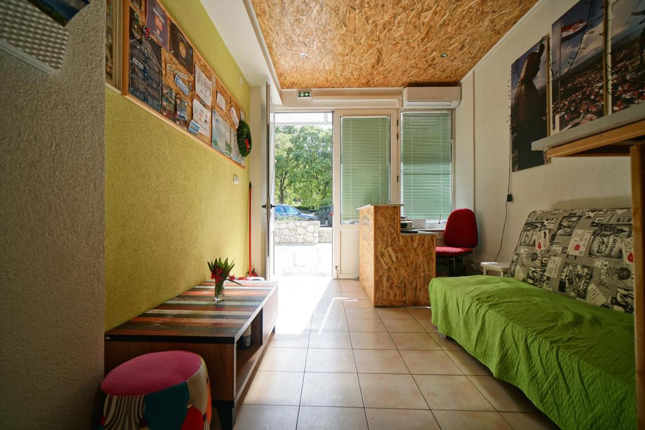 Oasis Hostel Сплит Экстерьер фото