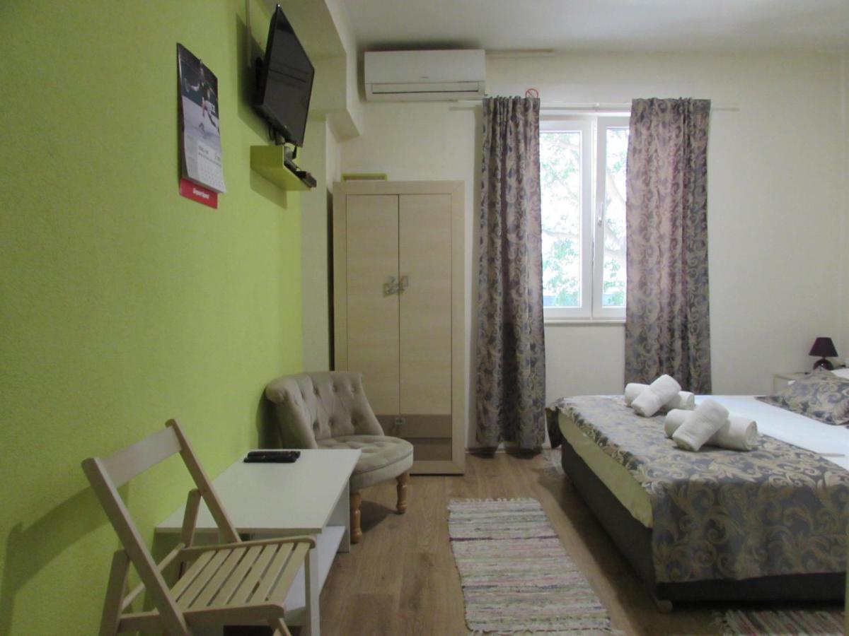Oasis Hostel Сплит Экстерьер фото