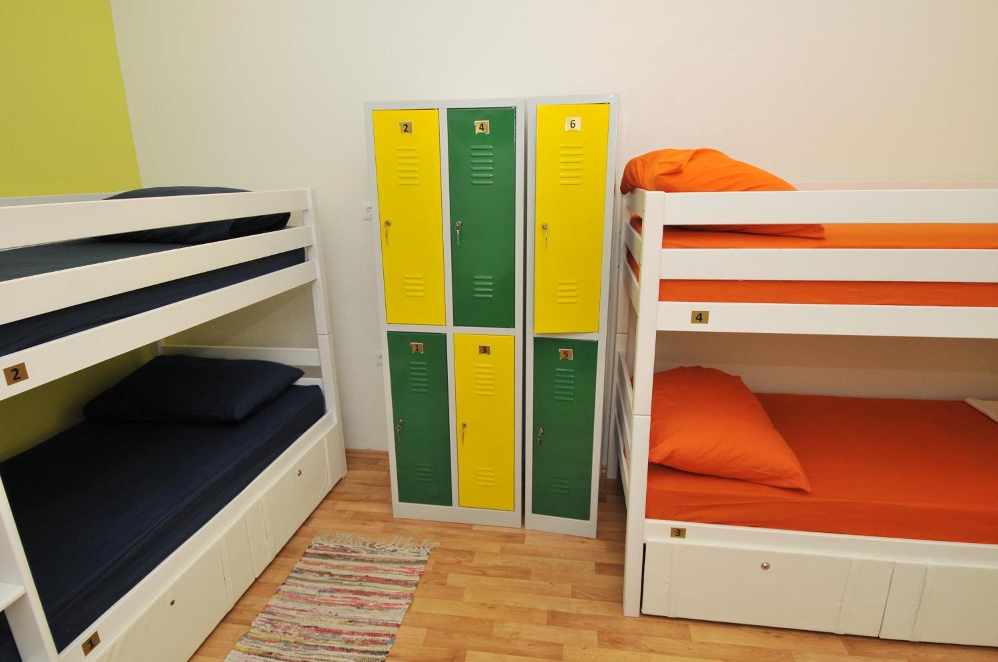 Oasis Hostel Сплит Экстерьер фото